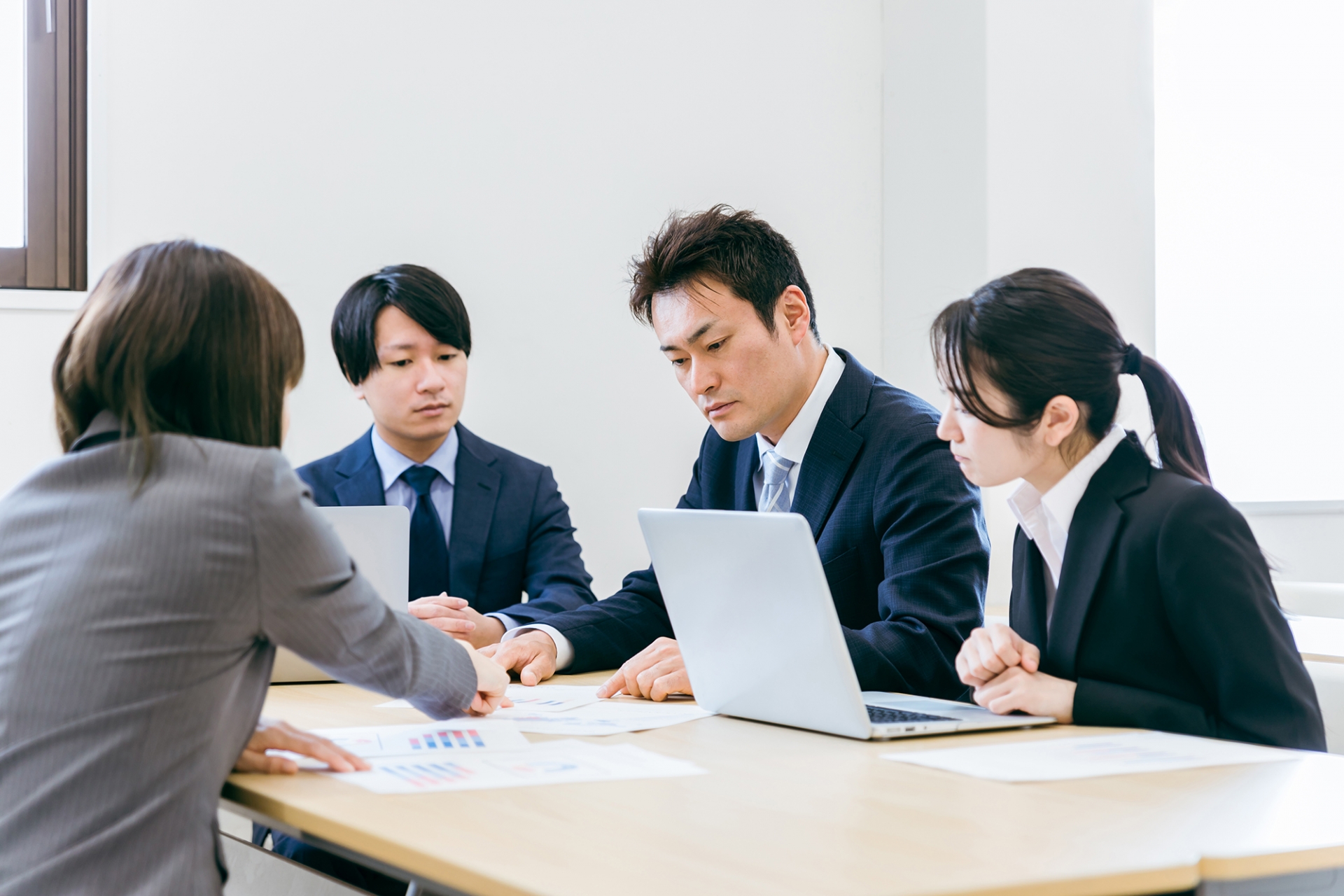 商社H社